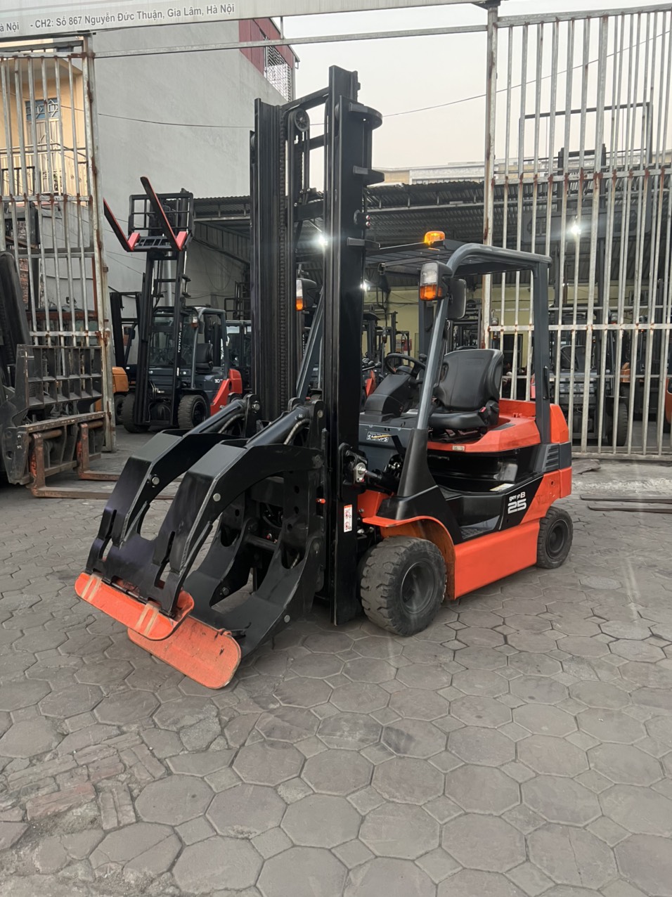 Xe nâng hàng mới và xe nâng Toyota Nhật bãi VILEGE