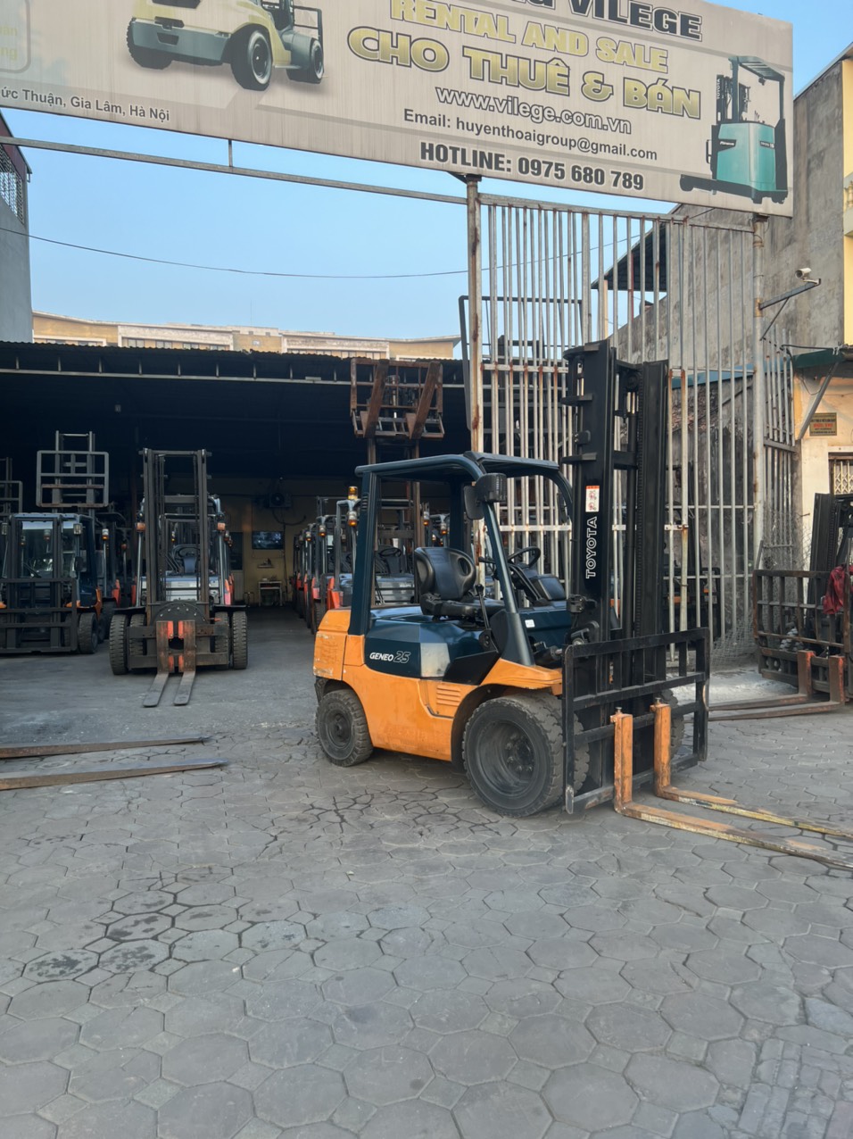 Xe nâng 2,5 tấn số sàn - Image 3