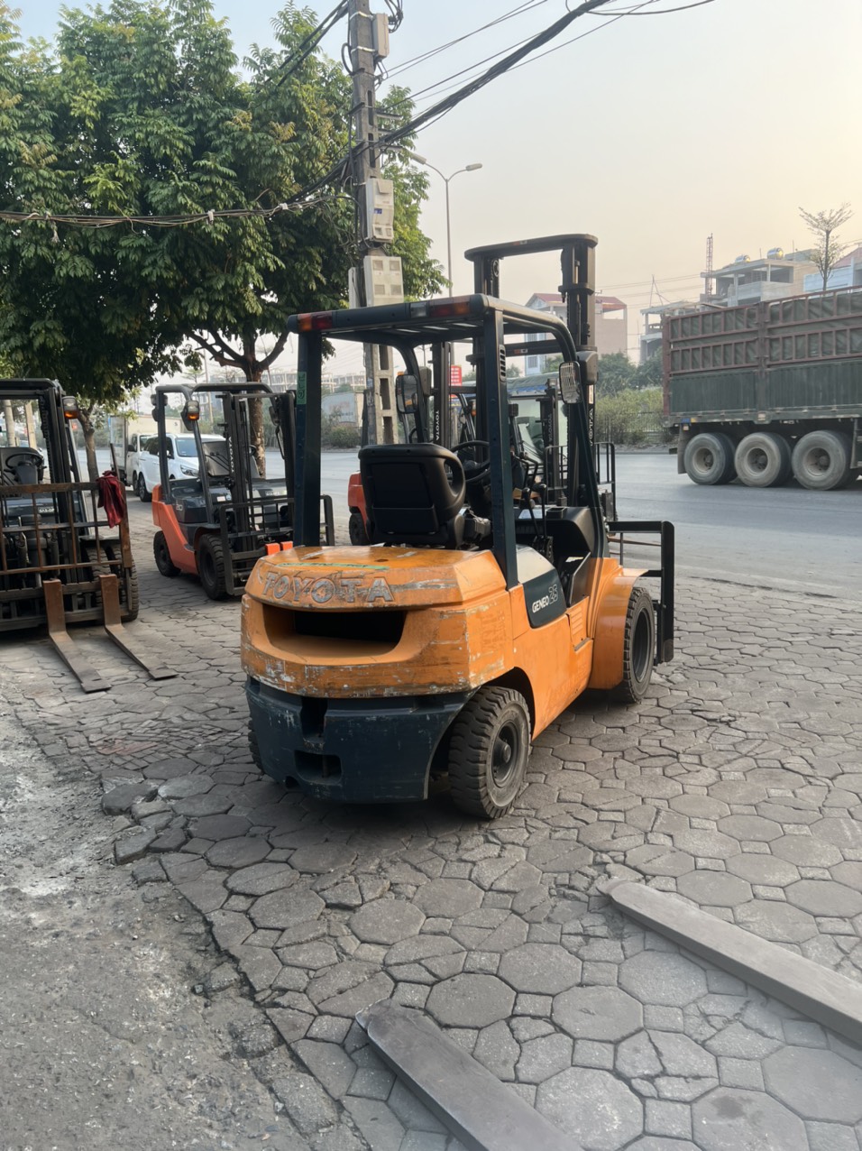 Xe nâng 2,5 tấn số sàn - Image 6